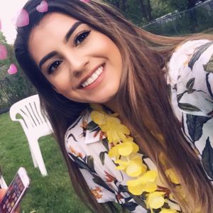 Meet your Posher, Kathia